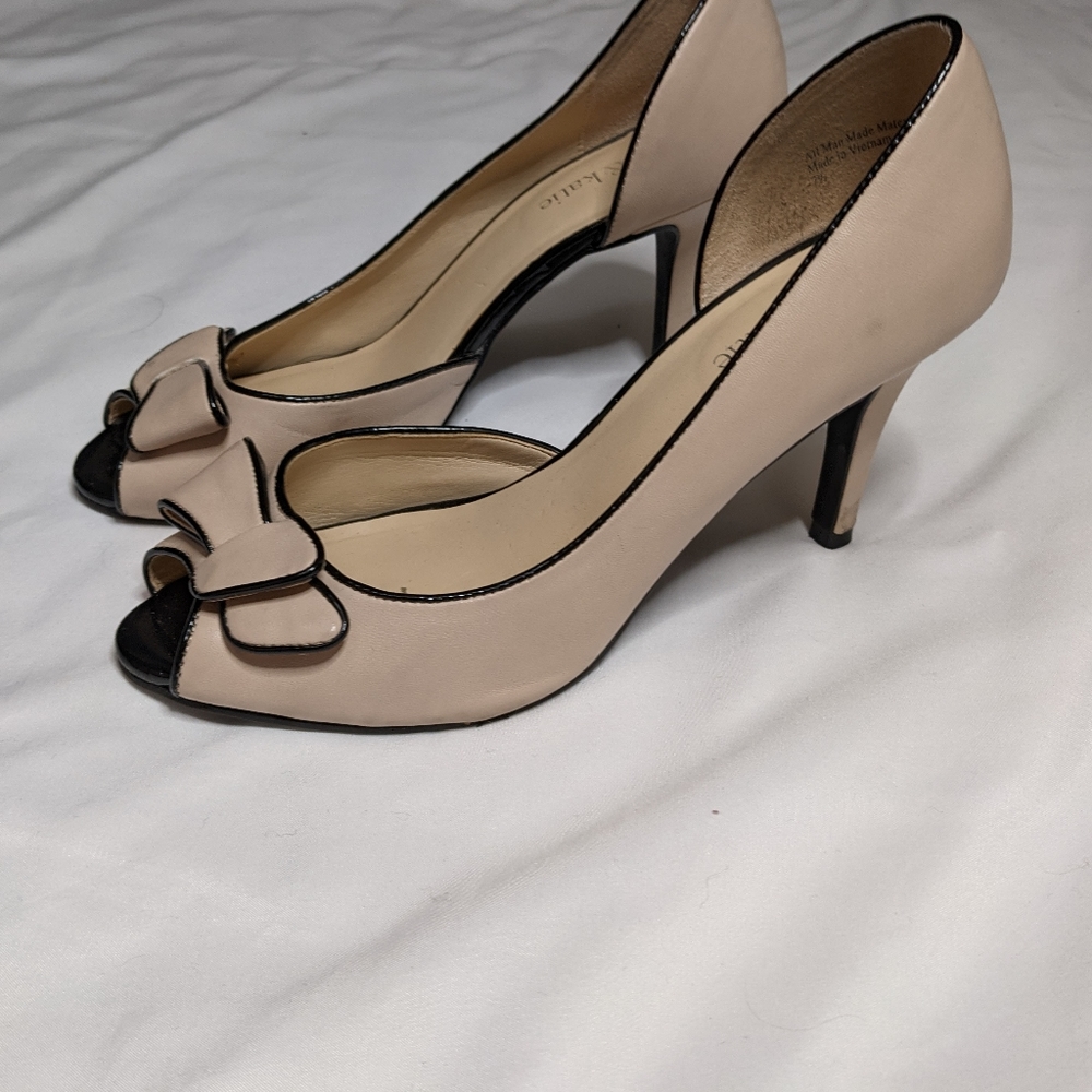 Kelly & Katie Pin Up Peep ToePumps Cream and Black